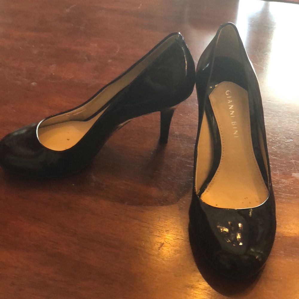 Shoes - Picture 2 of 4